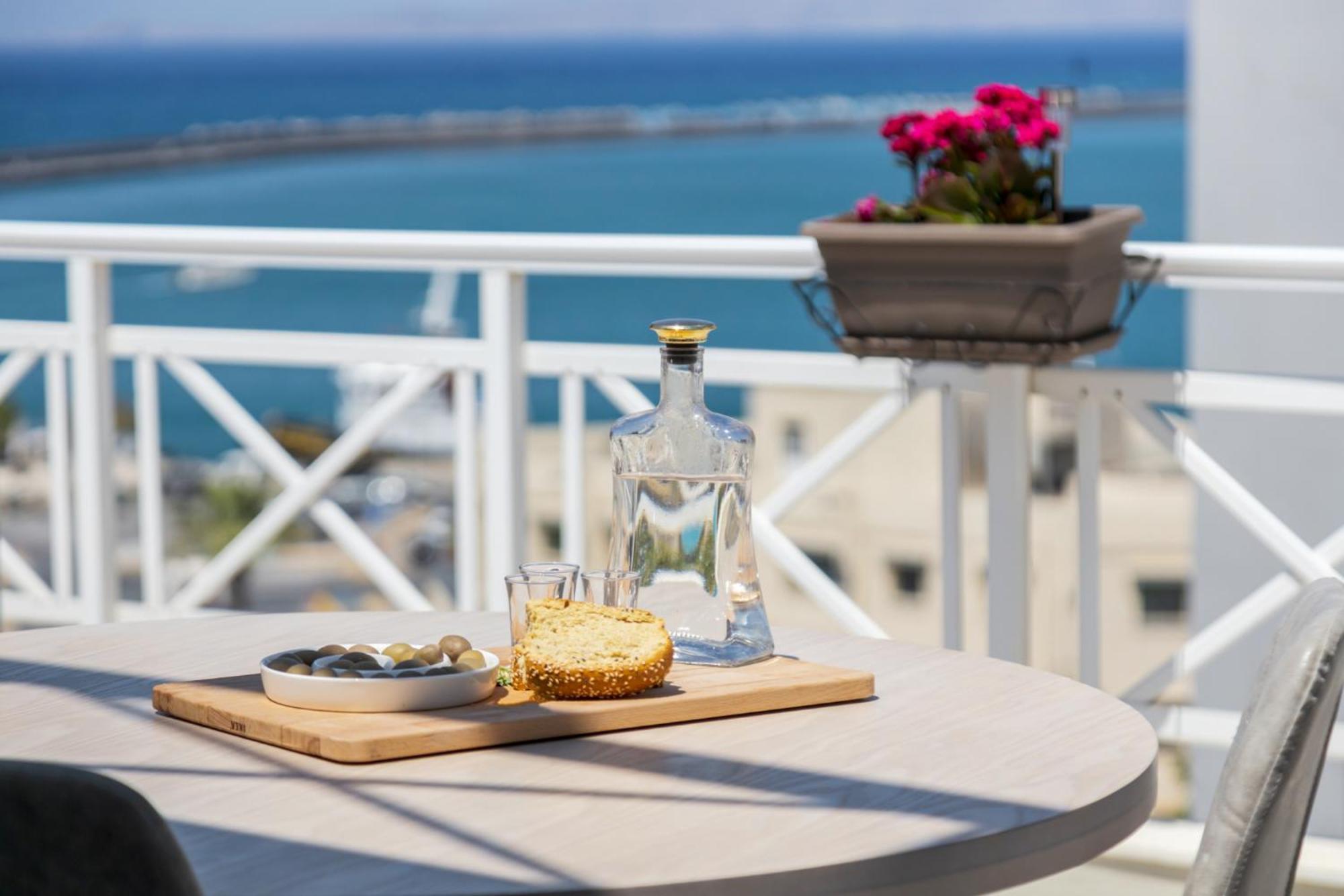 Ferienwohnung Chic, Downtown, Penthouse W Sundeck And Seaview Iraklio Exterior foto